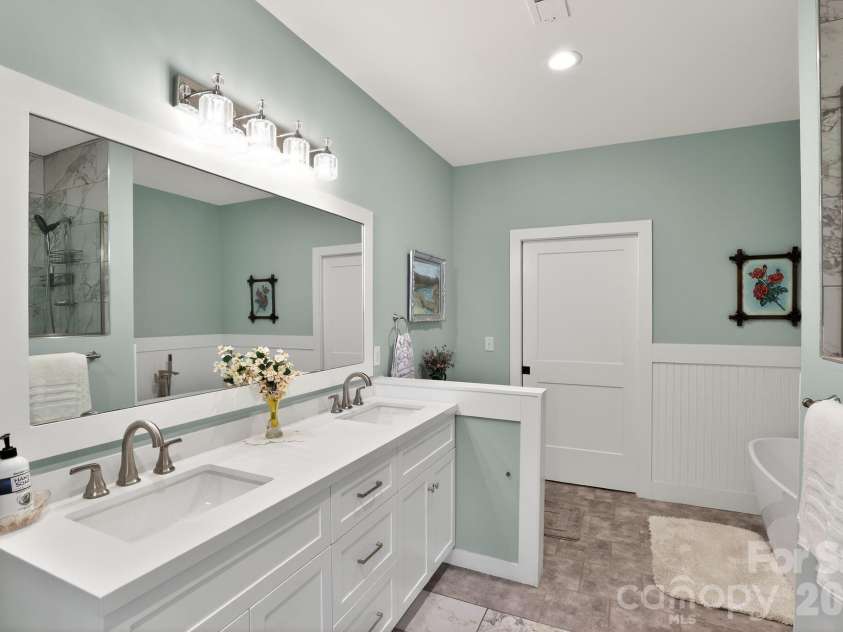 3757 Laurel Park Highway, Hendersonville, NC 28739.  MLS# CAR4371092, YatesRealty ID 18255. 