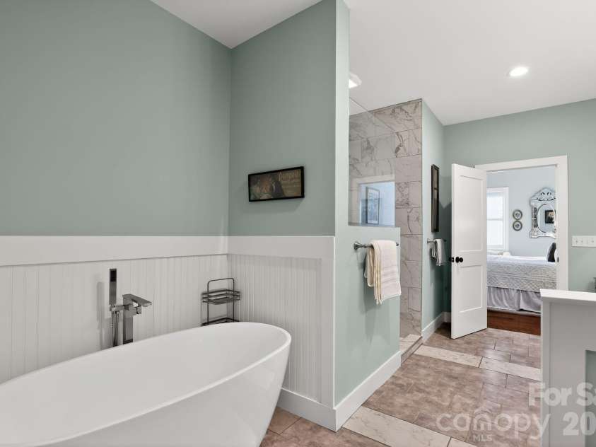 3757 Laurel Park Highway, Hendersonville, NC 28739.  MLS# CAR4371092, YatesRealty ID 18255. 