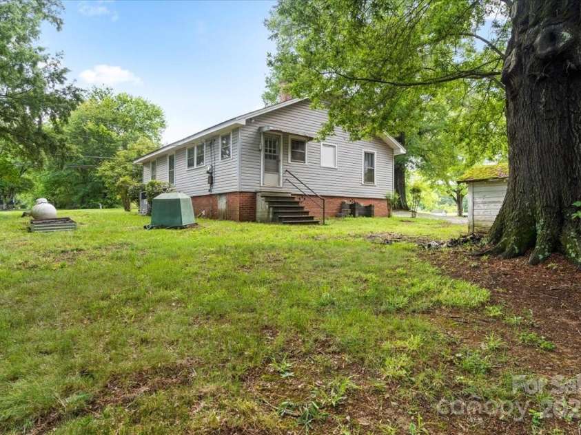 24515 Saint Martin Road, Albemarle, NC 28001.  MLS# CAR4258248, YatesRealty ID 18256. 