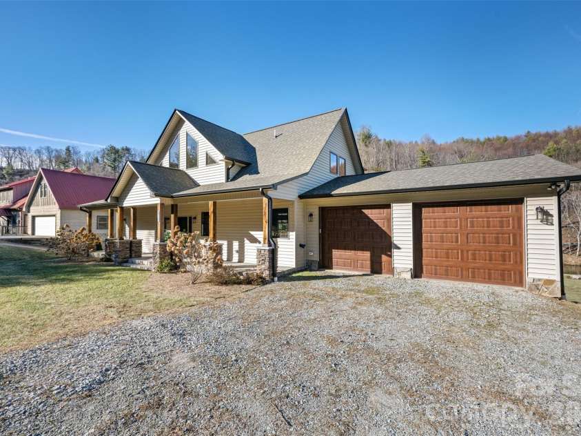 446 Green Meadows Drive, Todd, NC 28684.  MLS# CAR4375969, YatesRealty ID 18257. 