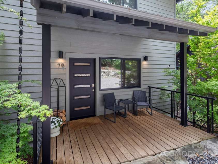 79 Euclid Boulevard, Asheville, NC 28806.  MLS# CAR4253101, YatesRealty ID 18258. A quiet and peaceful home in East West Asheville, tucked into the trees but with lots of natural light.