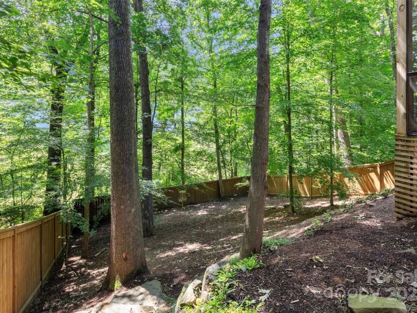 79 Euclid Boulevard, Asheville, NC 28806.  MLS# CAR4253101, YatesRealty ID 18258. Fully fenced in back yard.