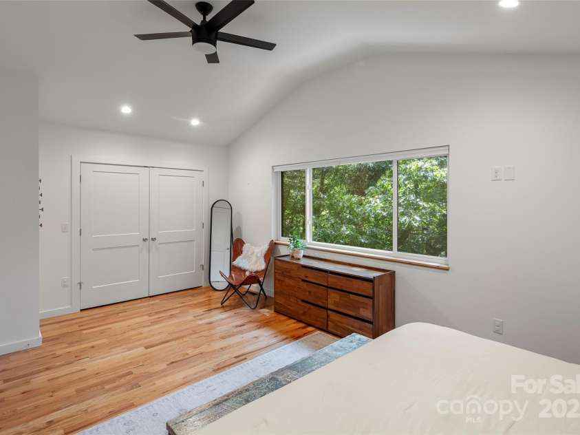 79 Euclid Boulevard, Asheville, NC 28806.  MLS# CAR4253101, YatesRealty ID 18258. Large closets in all of the bedrooms