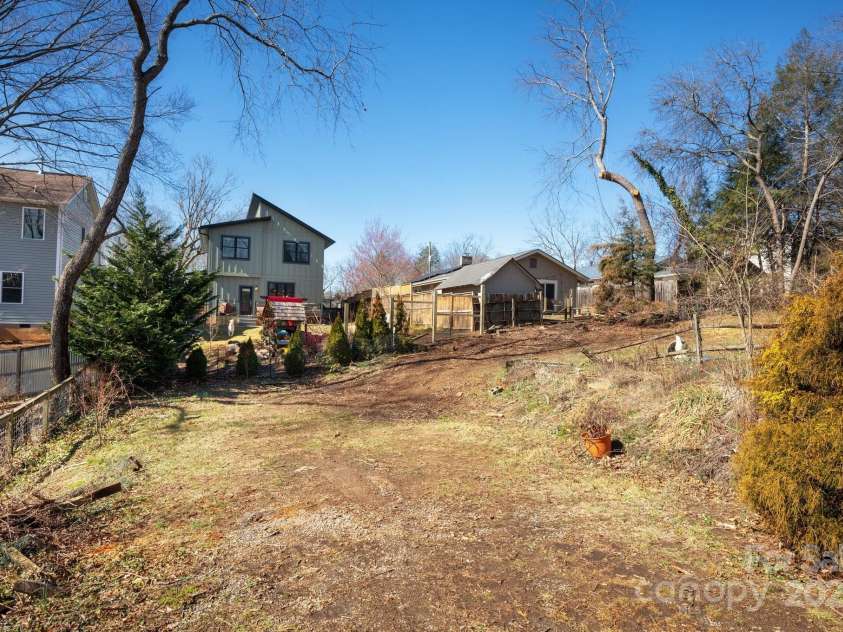 17 & 19 Hubbard Avenue, Asheville, NC 28806.  MLS# CAR4259488, YatesRealty ID 1826. 