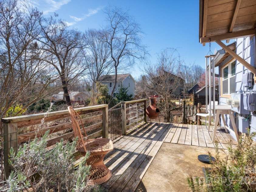 17 & 19 Hubbard Avenue, Asheville, NC 28806.  MLS# CAR4259488, YatesRealty ID 1826. Great Sunlight