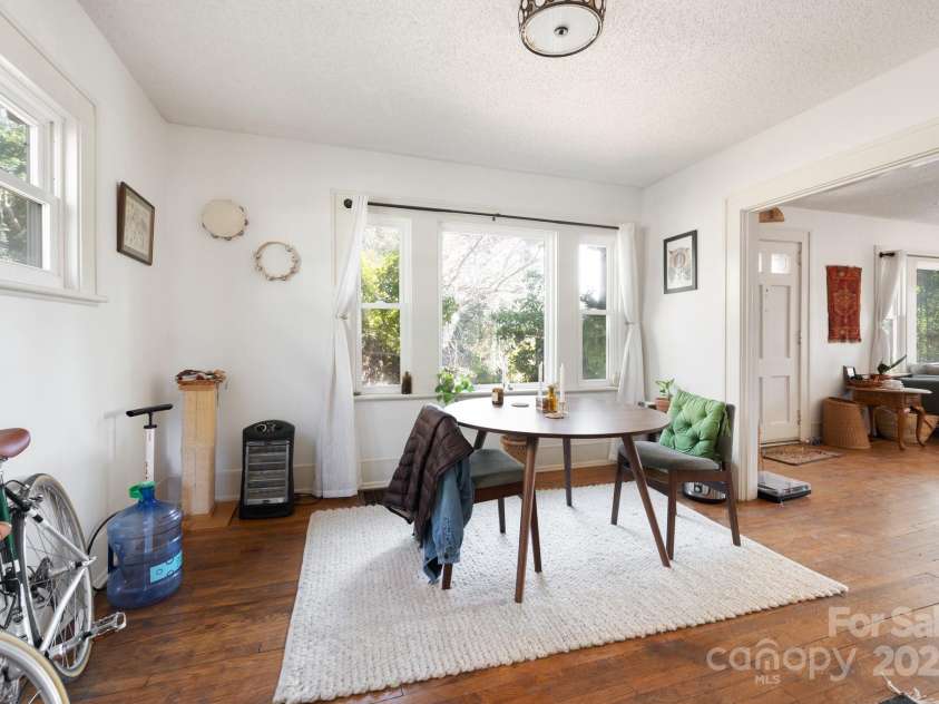 17 & 19 Hubbard Avenue, Asheville, NC 28806.  MLS# CAR4259488, YatesRealty ID 1826. Nice sized dining room