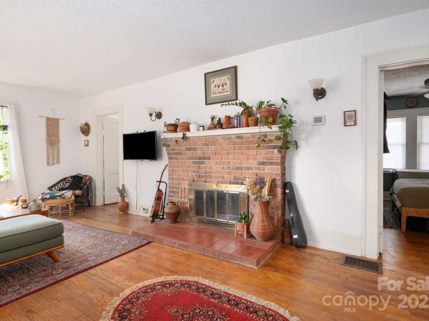 17 & 19 Hubbard Avenue, Asheville, NC 28806.  MLS# CAR4259488, YatesRealty ID 1826. Original Hardwood Floors