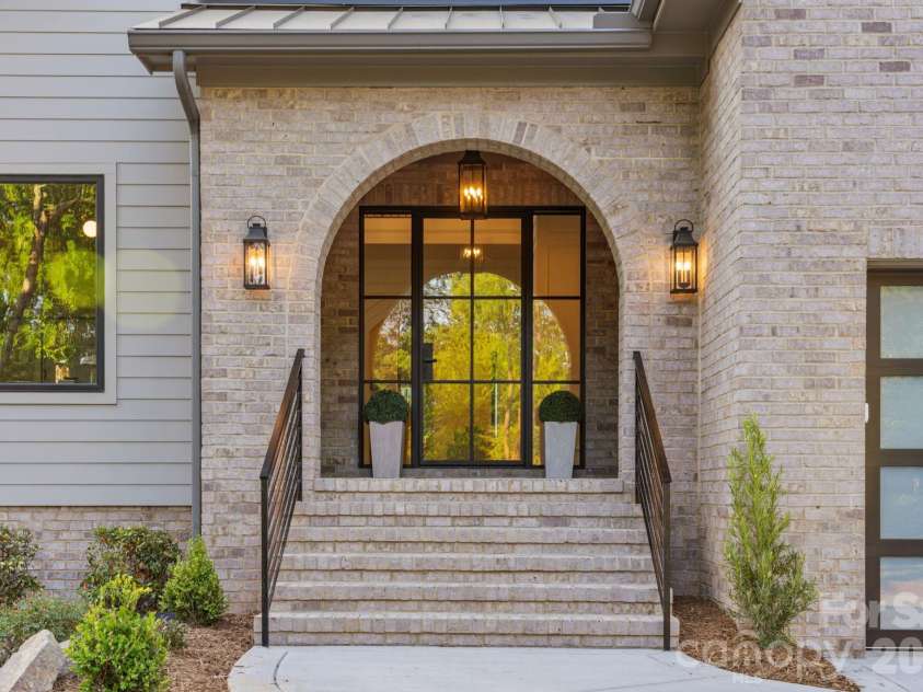 3300 Auburn Avenue, Charlotte, NC 28209.  MLS# CAR4373083, YatesRealty ID 18260. Inviting arched brick covered front entry