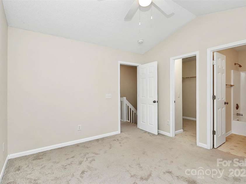 10032 Pergola View Court, Charlotte, NC 28213.  MLS# CAR4267849, YatesRealty ID 18262. 
