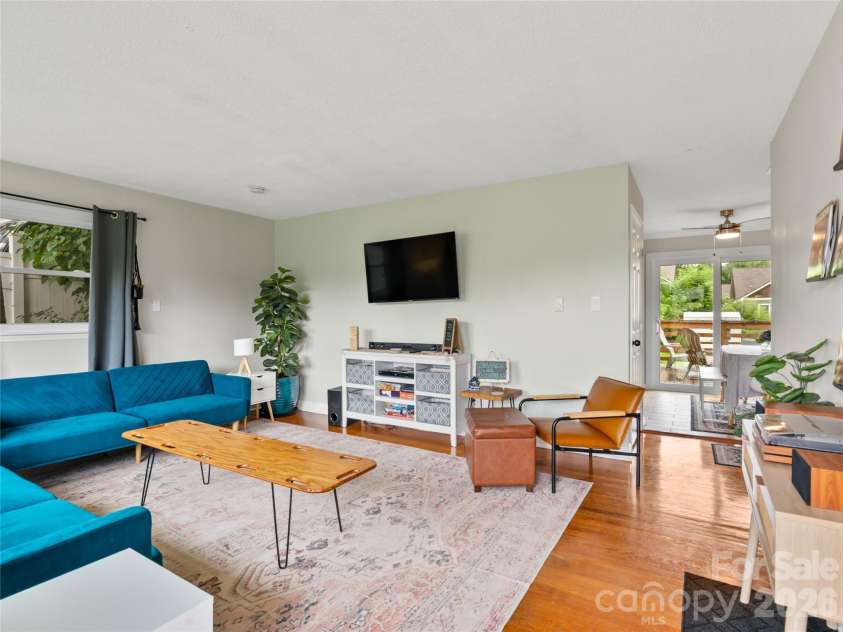 11 Oakley Dogwood Drive, Asheville, NC 28803.  MLS# CAR4359981, YatesRealty ID 18262. 