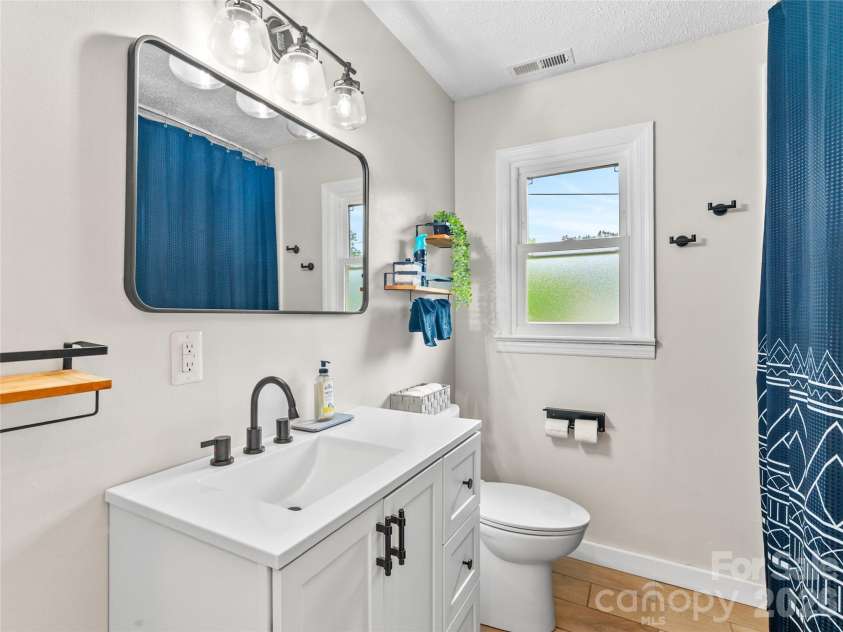 11 Oakley Dogwood Drive, Asheville, NC 28803.  MLS# CAR4359981, YatesRealty ID 18262. 