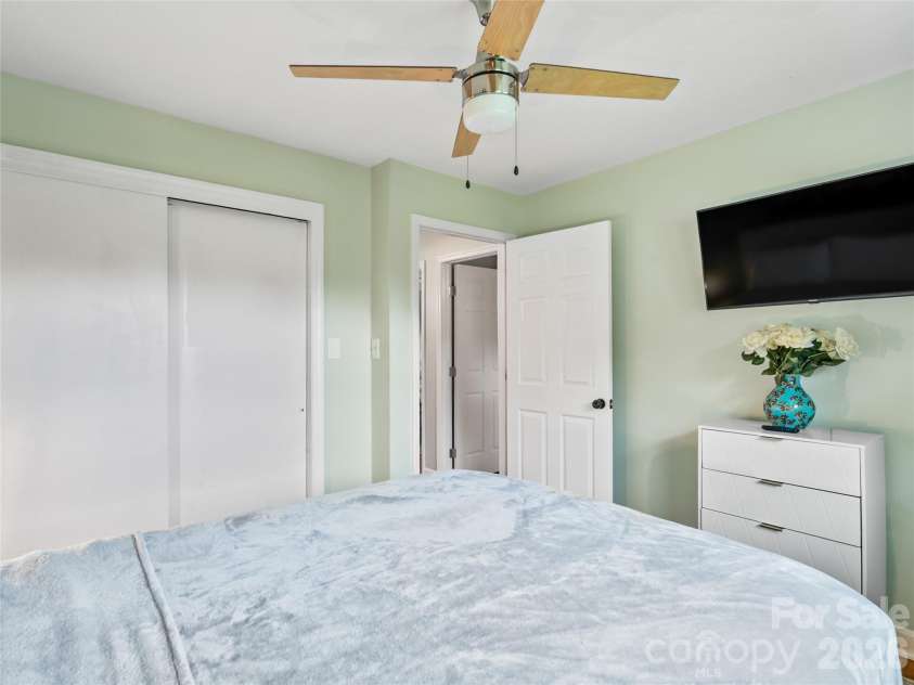 11 Oakley Dogwood Drive, Asheville, NC 28803.  MLS# CAR4359981, YatesRealty ID 18262. 