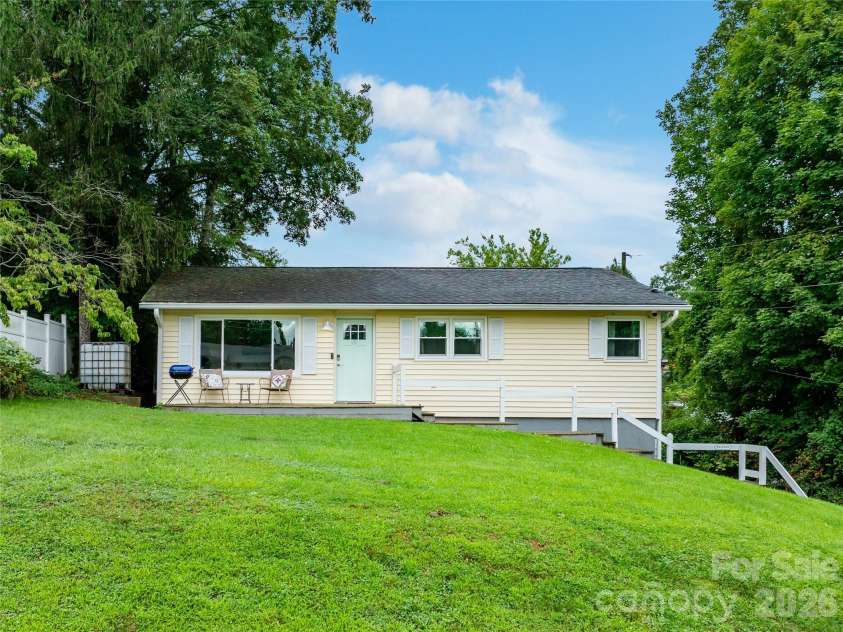 11 Oakley Dogwood Drive, Asheville, NC 28803.  MLS# CAR4359981, YatesRealty ID 18262. 