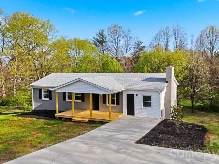 1033 Stagecoach Trail, Lenoir, NC 28645.  MLS# CAR4360293, YatesRealty ID 18263. 