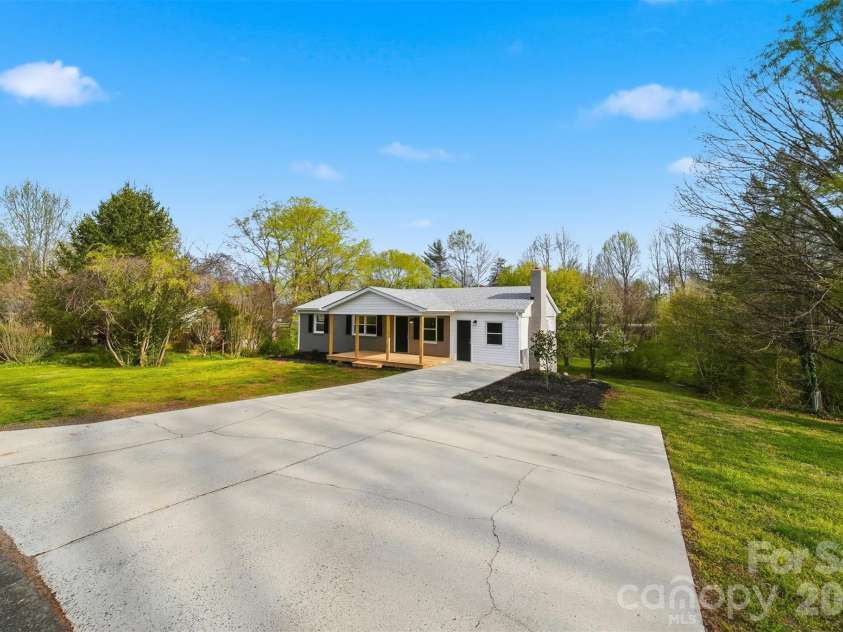 1033 Stagecoach Trail, Lenoir, NC 28645.  MLS# CAR4360293, YatesRealty ID 18263. 