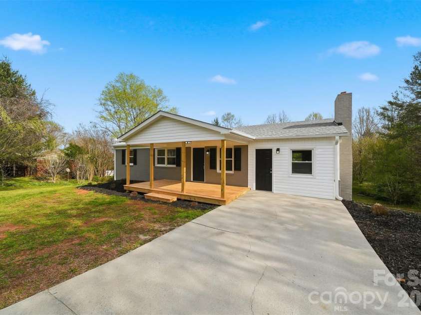 1033 Stagecoach Trail, Lenoir, NC 28645.  MLS# CAR4360293, YatesRealty ID 18263. 