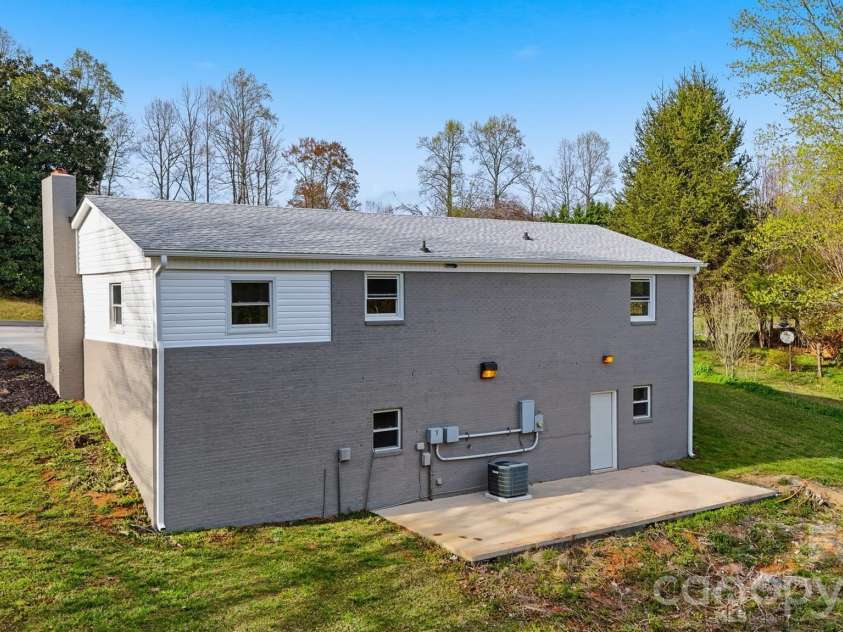 1033 Stagecoach Trail, Lenoir, NC 28645.  MLS# CAR4360293, YatesRealty ID 18263. 