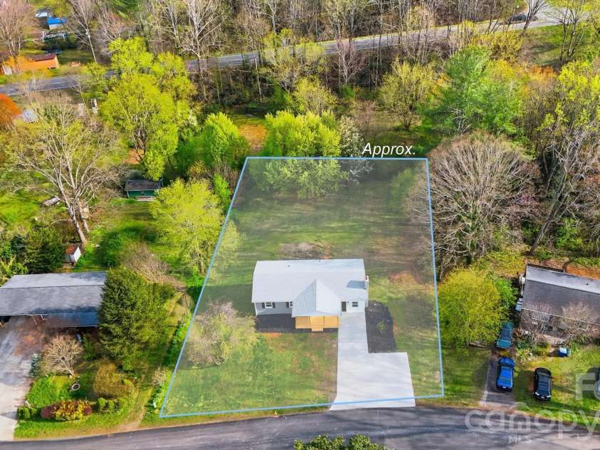 1033 Stagecoach Trail, Lenoir, NC 28645.  MLS# CAR4360293, YatesRealty ID 18263. 