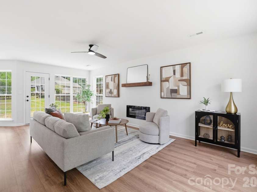 8106 Castlemaine Drive, Matthews, NC 28104.  MLS# CAR4375063, YatesRealty ID 18264. 