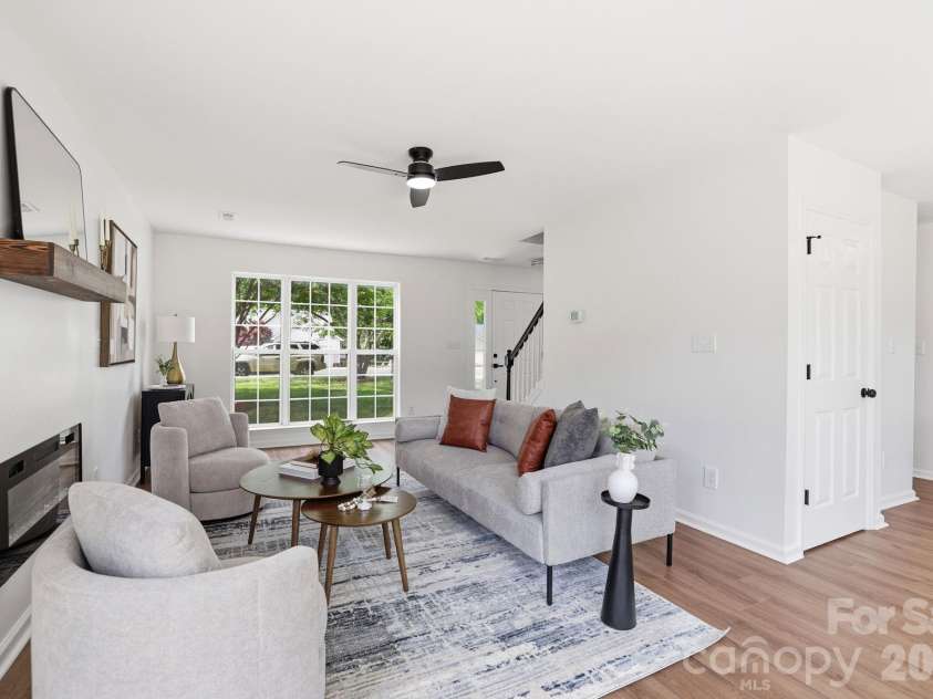 8106 Castlemaine Drive, Matthews, NC 28104.  MLS# CAR4375063, YatesRealty ID 18264. 