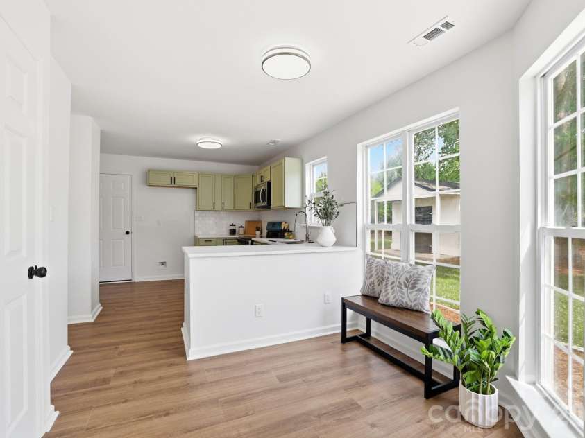 8106 Castlemaine Drive, Matthews, NC 28104.  MLS# CAR4375063, YatesRealty ID 18264. 