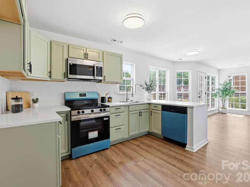8106 Castlemaine Drive, Matthews, NC 28104.  MLS# CAR4375063, YatesRealty ID 18264. 