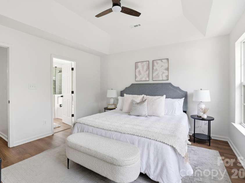 8106 Castlemaine Drive, Matthews, NC 28104.  MLS# CAR4375063, YatesRealty ID 18264. 
