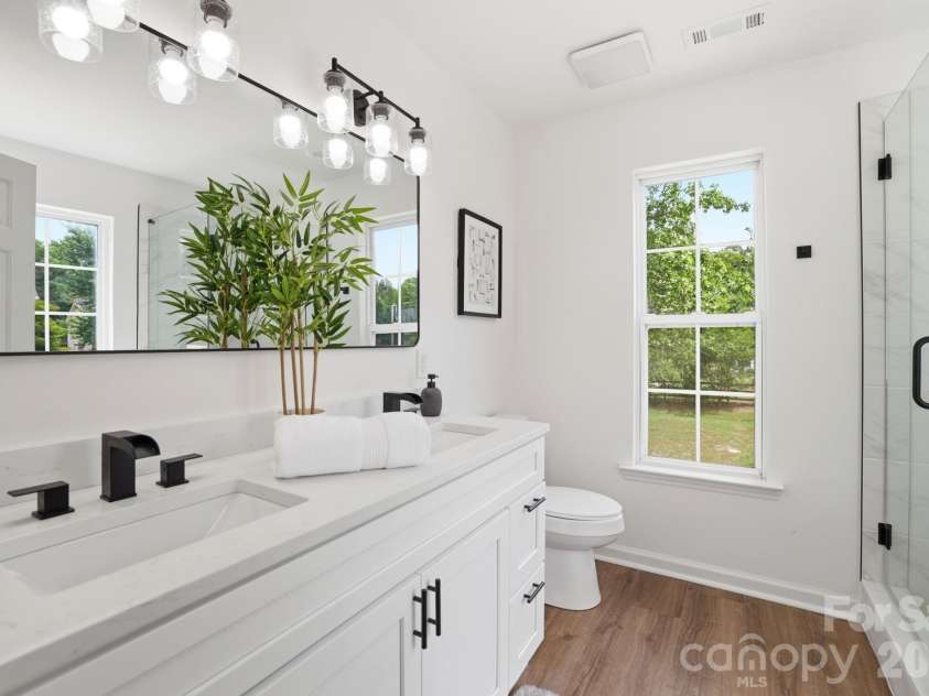 8106 Castlemaine Drive, Matthews, NC 28104.  MLS# CAR4375063, YatesRealty ID 18264. 