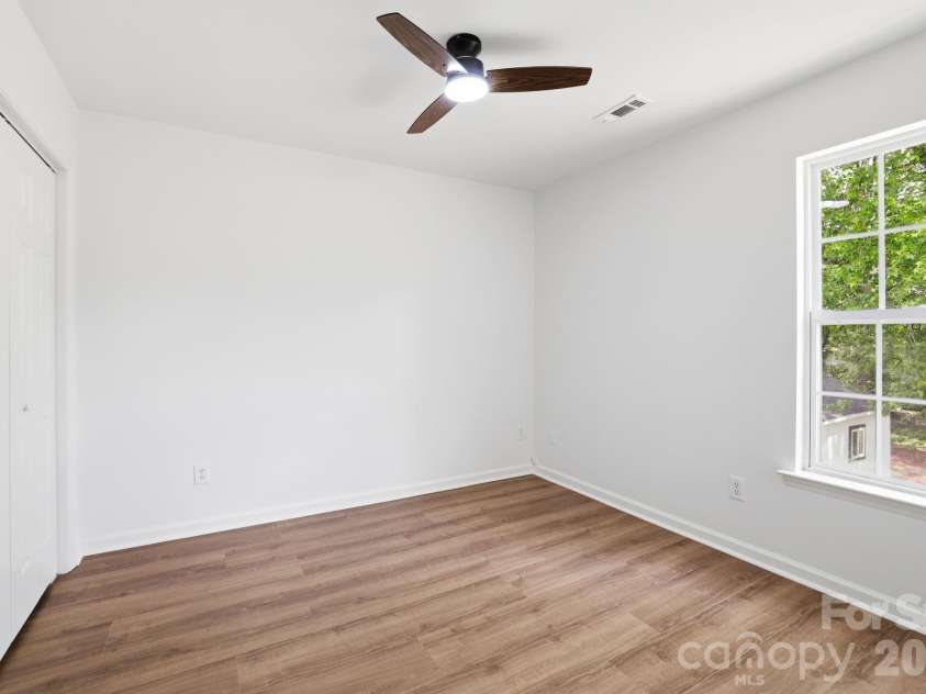 8106 Castlemaine Drive, Matthews, NC 28104.  MLS# CAR4375063, YatesRealty ID 18264. 