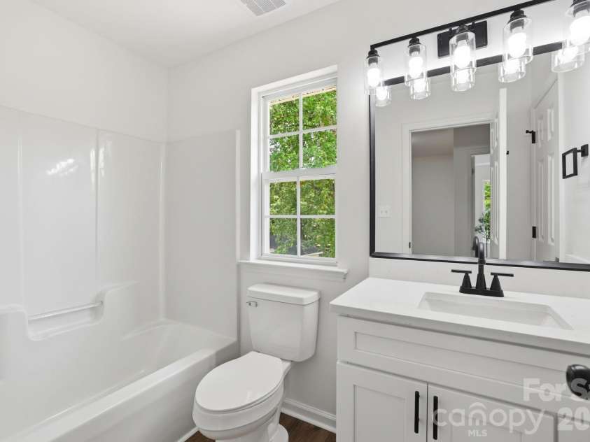 8106 Castlemaine Drive, Matthews, NC 28104.  MLS# CAR4375063, YatesRealty ID 18264. 