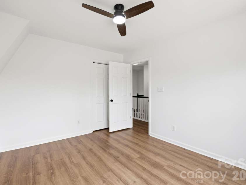 8106 Castlemaine Drive, Matthews, NC 28104.  MLS# CAR4375063, YatesRealty ID 18264. 