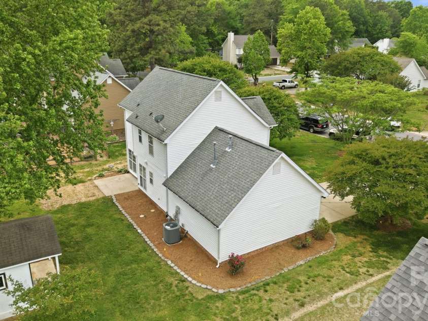 8106 Castlemaine Drive, Matthews, NC 28104.  MLS# CAR4375063, YatesRealty ID 18264. 