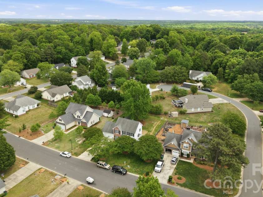 8106 Castlemaine Drive, Matthews, NC 28104.  MLS# CAR4375063, YatesRealty ID 18264. 