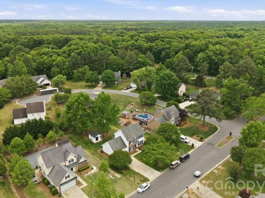 8106 Castlemaine Drive, Matthews, NC 28104.  MLS# CAR4375063, YatesRealty ID 18264. 