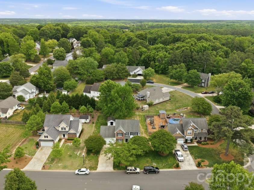 8106 Castlemaine Drive, Matthews, NC 28104.  MLS# CAR4375063, YatesRealty ID 18264. 