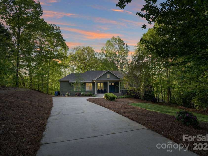 8086 Summit Ridge Drive, Catawba, NC 28609.  MLS# CAR4247819, YatesRealty ID 18265. 
