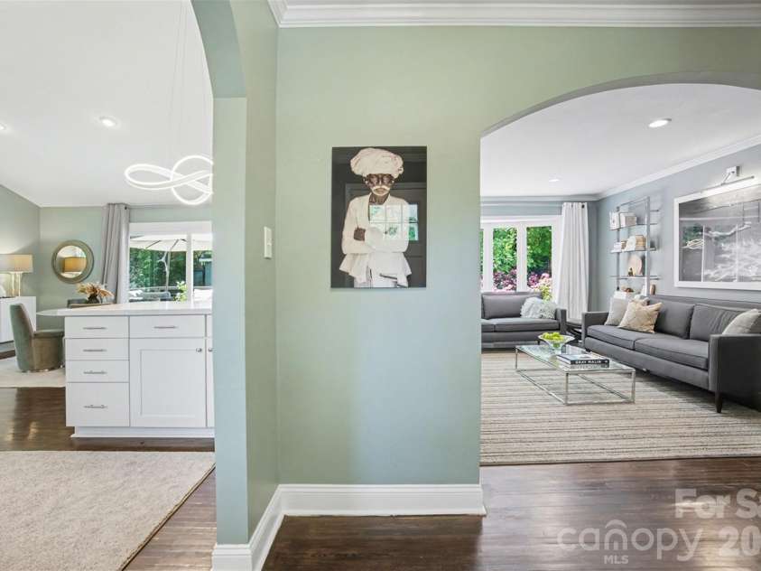 1800 Emerywood Drive, Charlotte, NC 28210.  MLS# CAR4342251, YatesRealty ID 18266. 