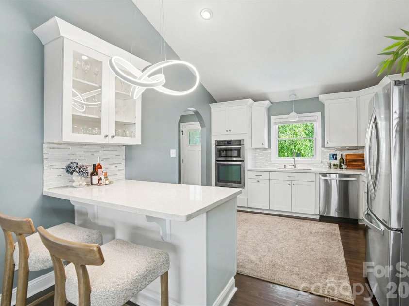 1800 Emerywood Drive, Charlotte, NC 28210.  MLS# CAR4342251, YatesRealty ID 18266. 