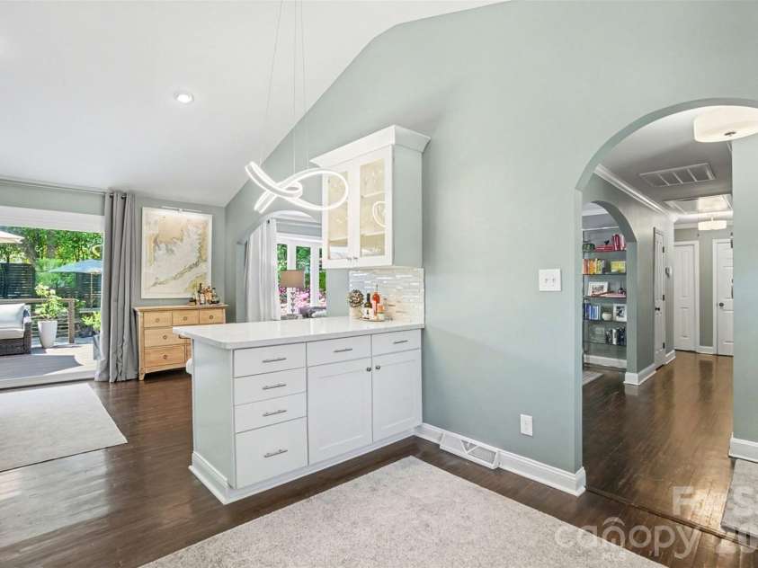 1800 Emerywood Drive, Charlotte, NC 28210.  MLS# CAR4342251, YatesRealty ID 18266. 