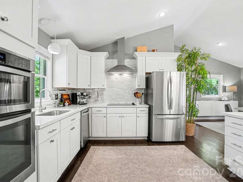 1800 Emerywood Drive, Charlotte, NC 28210.  MLS# CAR4342251, YatesRealty ID 18266. 