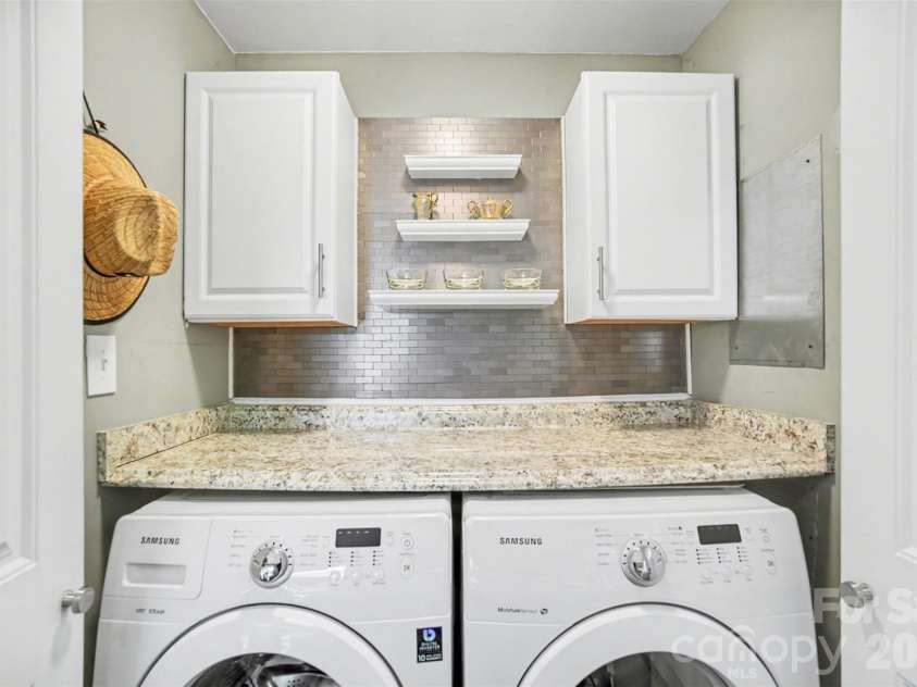 1800 Emerywood Drive, Charlotte, NC 28210.  MLS# CAR4342251, YatesRealty ID 18266. 