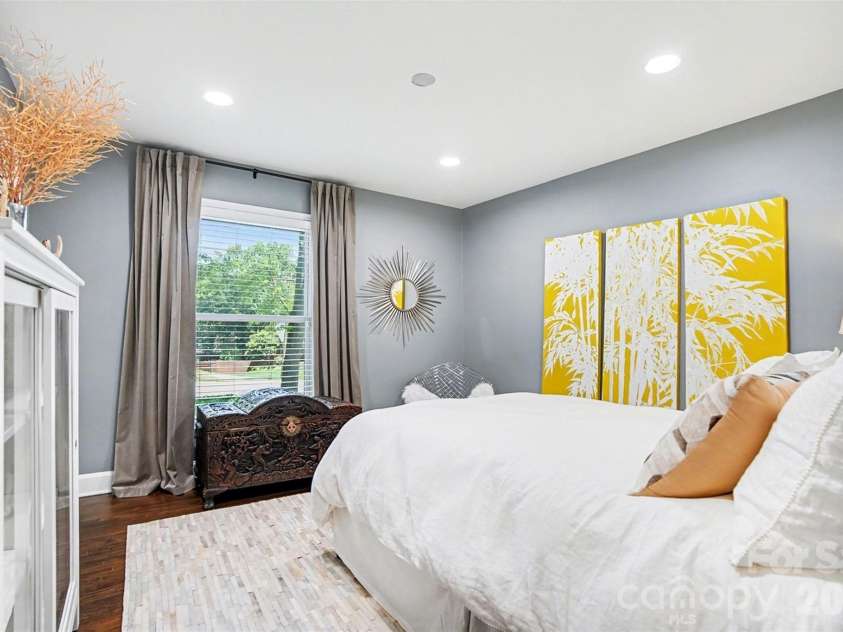 1800 Emerywood Drive, Charlotte, NC 28210.  MLS# CAR4342251, YatesRealty ID 18266. 