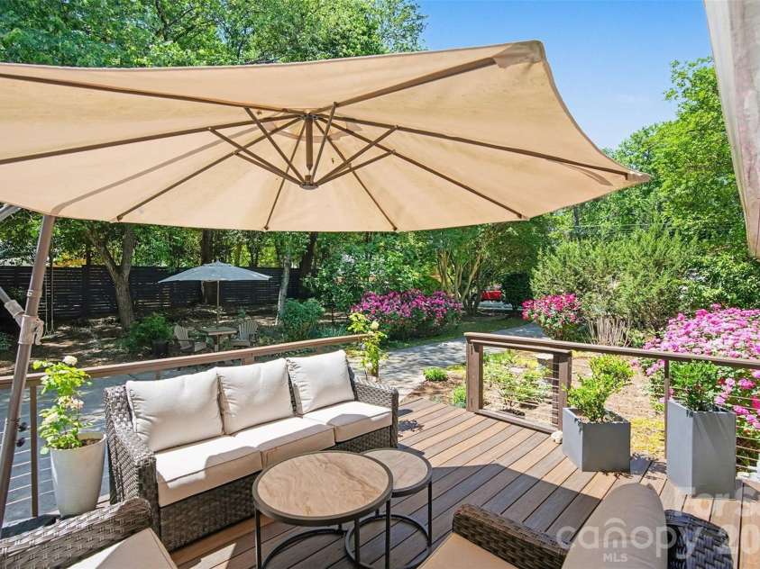 1800 Emerywood Drive, Charlotte, NC 28210.  MLS# CAR4342251, YatesRealty ID 18266. 