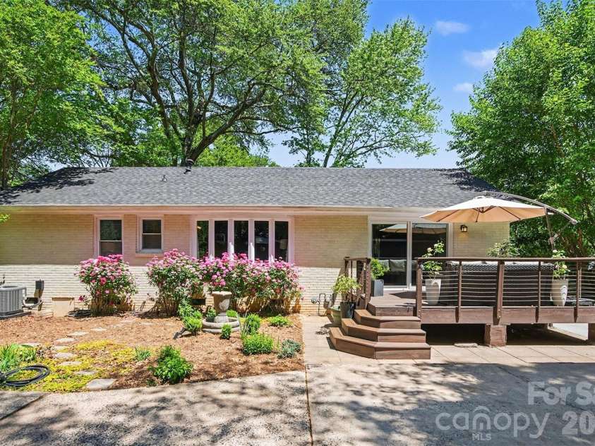1800 Emerywood Drive, Charlotte, NC 28210.  MLS# CAR4342251, YatesRealty ID 18266. 