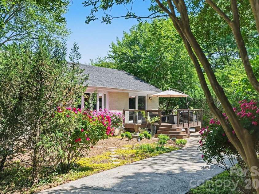 1800 Emerywood Drive, Charlotte, NC 28210.  MLS# CAR4342251, YatesRealty ID 18266. 