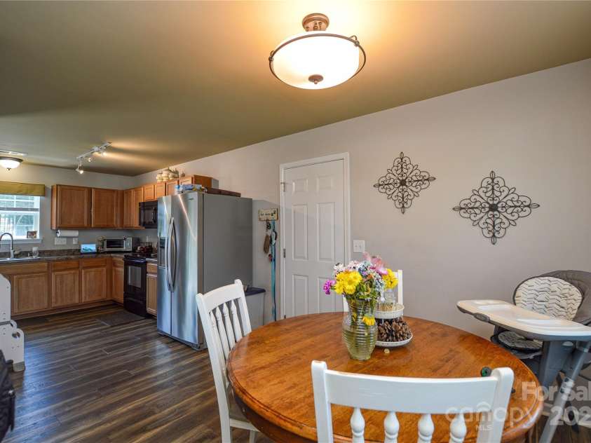 4075 Clover Road, Concord, NC 28027.  MLS# CAR4260608, YatesRealty ID 18266. Breakfast and kitchen