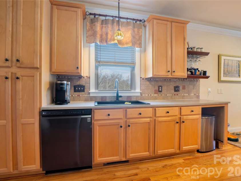 172 Water Oak Drive, Mooresville, NC 28117.  MLS# CAR4335397, YatesRealty ID 18267. 