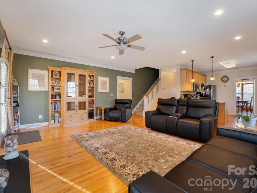 172 Water Oak Drive, Mooresville, NC 28117.  MLS# CAR4335397, YatesRealty ID 18267. 
