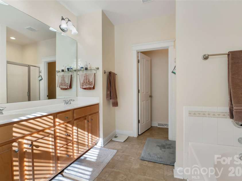 172 Water Oak Drive, Mooresville, NC 28117.  MLS# CAR4335397, YatesRealty ID 18267. 