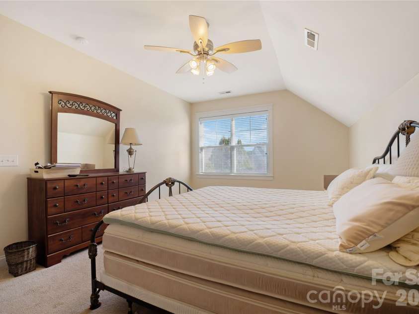 172 Water Oak Drive, Mooresville, NC 28117.  MLS# CAR4335397, YatesRealty ID 18267. 